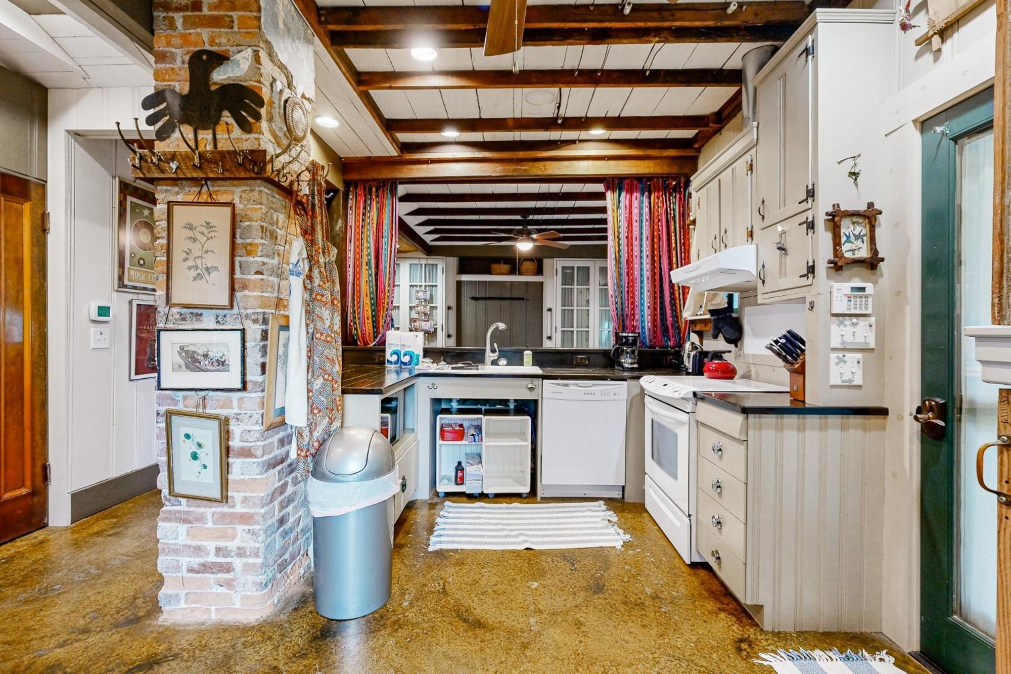 Little House - * Nashville